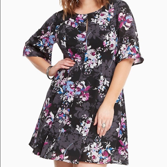 torrid Dresses & Skirts - Torrid sz:18 Floral Print Georgette Flutter Sleeve Dress Cutout Shoulder Detail